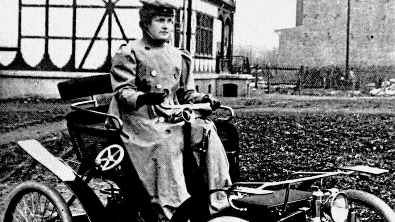 Women and Cars: The Story of an Underestimated Liaison