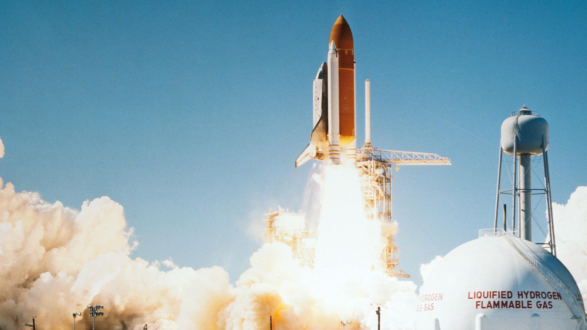 Space Shuttle Challenger: Days that Shocked the World